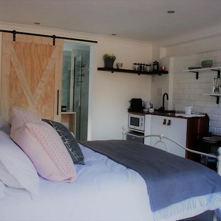 Secure, Private, Queen Room Close To Airport Puerto Elizabeth Exterior foto
